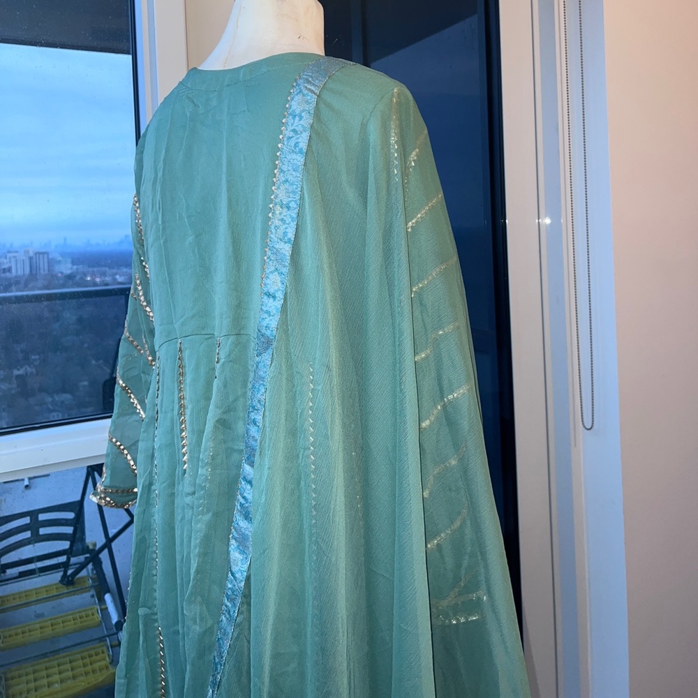PAKISTANI 3 piece suit in large - Picture 3 of 3